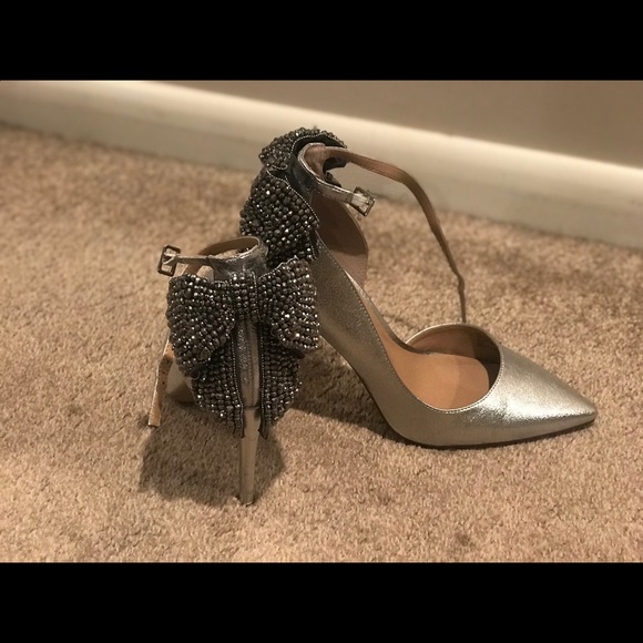 INC heels with sparkling bow. - Picture 3 of 4